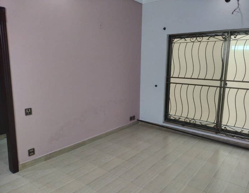 01 Kanal Luxury Beautiful Upper portion Available For rent in DHA Lahore cantt 6