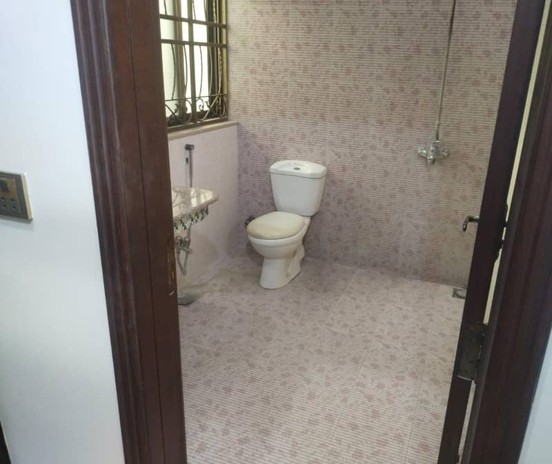 01 Kanal Luxury Beautiful Upper portion Available For rent in DHA Lahore cantt 10