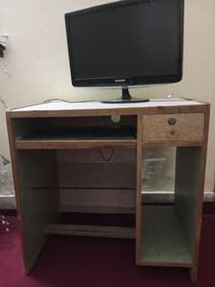 Computer table for sale