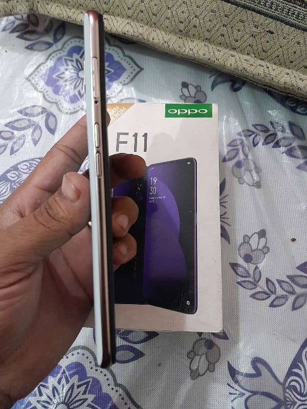 oppo f-11 Mobile 8/256 with box and charger 3