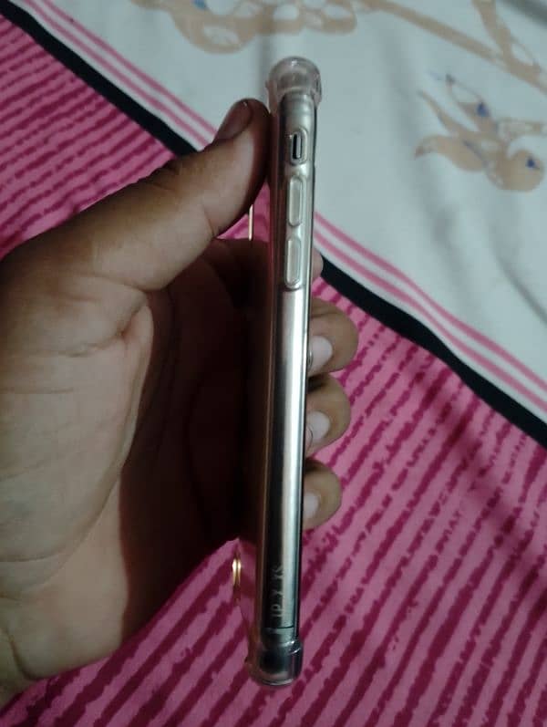 iphone x hai all okay hai panel gx hai turetone active 256 hai urgent 1