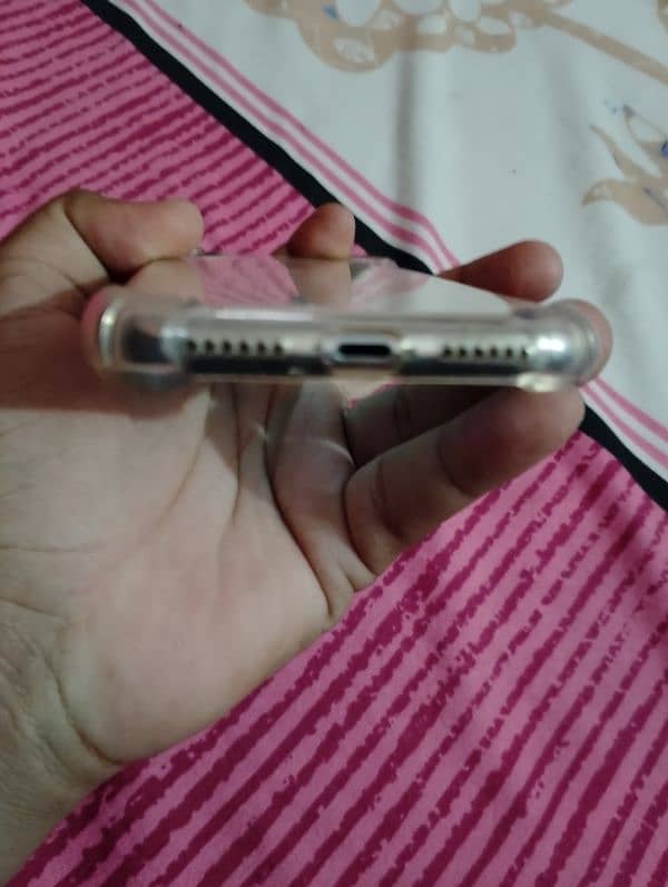 iphone x hai all okay hai panel gx hai turetone active 256 hai urgent 3