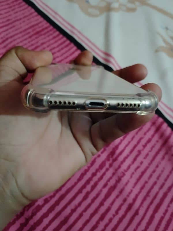 iphone x hai all okay hai panel gx hai turetone active 256 hai urgent 6