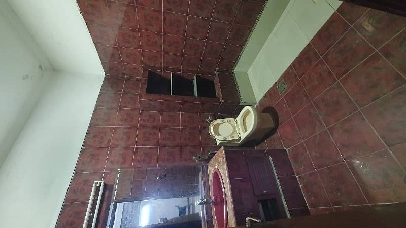 6. Marla Lower Portion 1. bed Small Family Separate Entrance For Rent Hot Location of Fazlia Colony Shah jamal 6