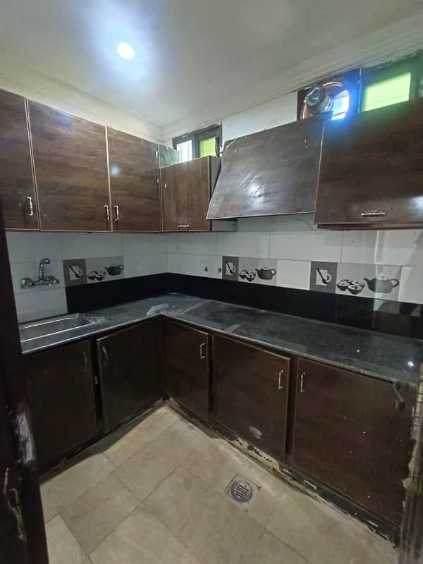 2 bedroom seprate gate ground floor available for rent 4