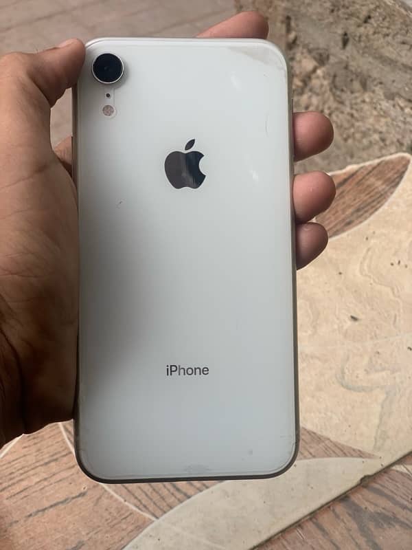 iPhone XR 1