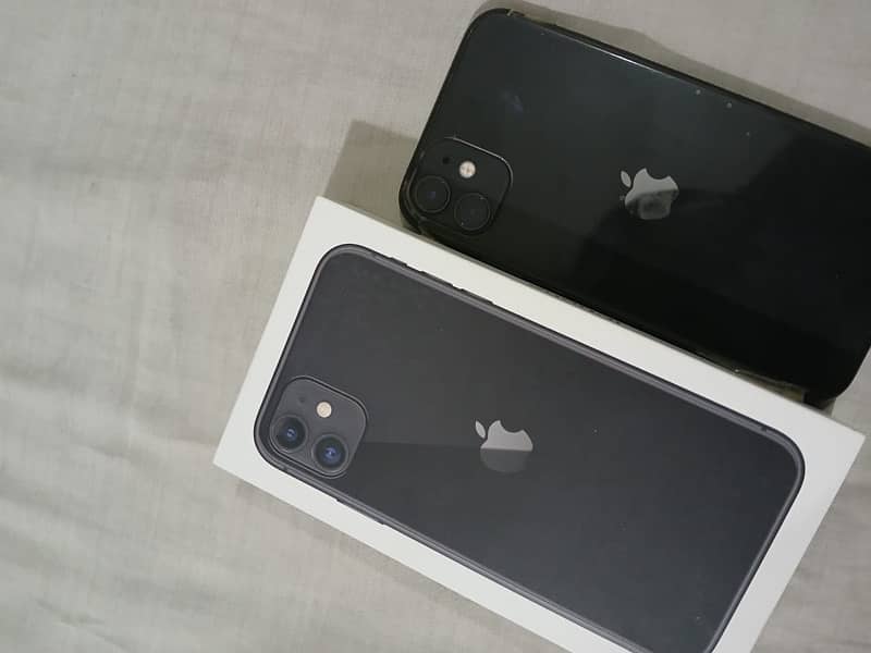 IPhone 11 64gb JV with box. 4