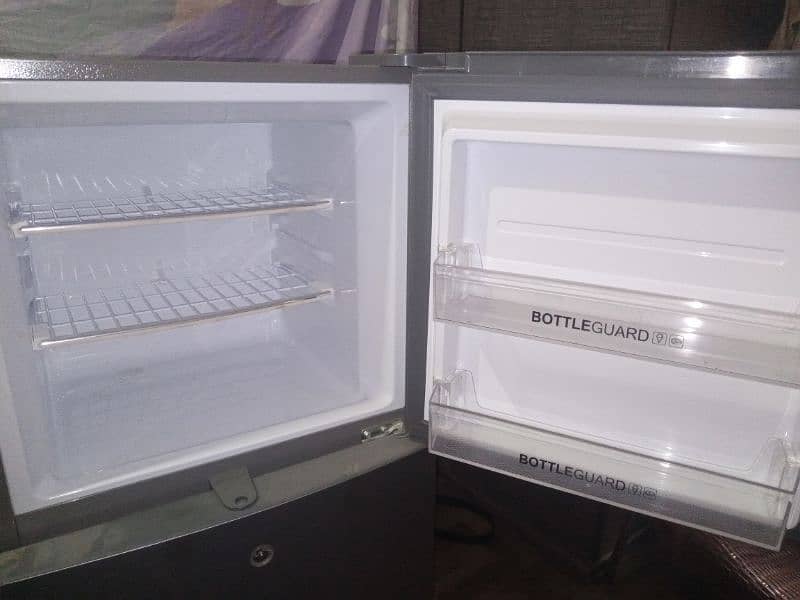 Haier Refrigerator HRF246 2