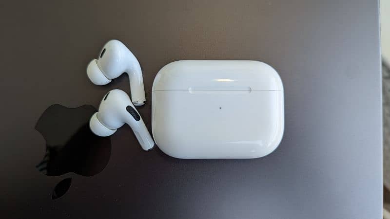 Apple airpods pro 2nd generation c type 0