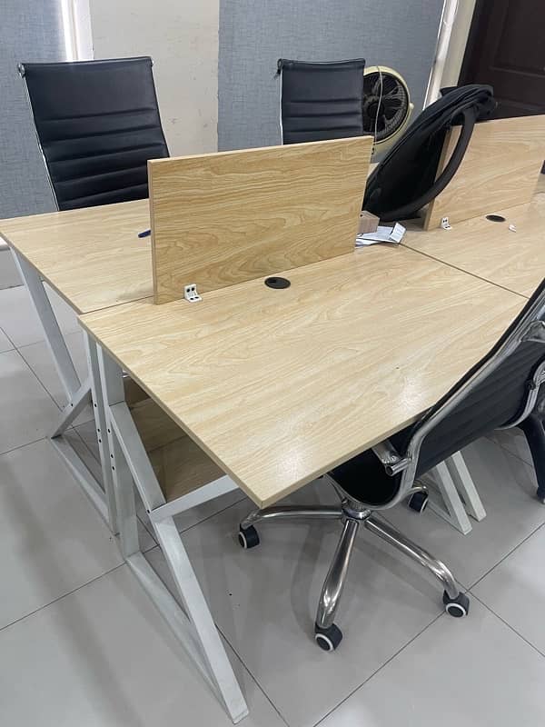 office/computer Tables/workstations for sale in mint condition 0