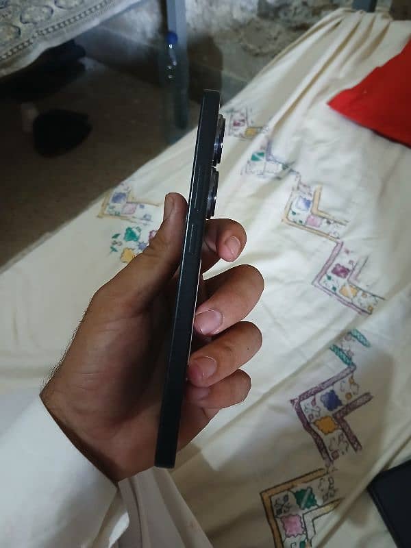 Redmi Note 13 Pro . Condition 10/10 black Color 2