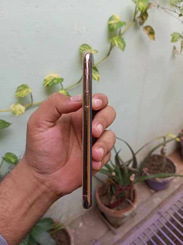 iphone xs non pta 256gb gold colour 3