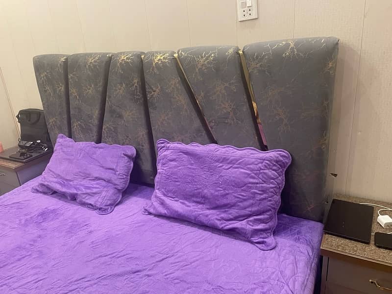 Bed set/king size bed/ double bed/poshish bed/furniture for sale. 1