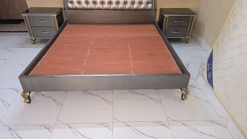 King Sized Complete Bedset With Deco Polish For Sale 1