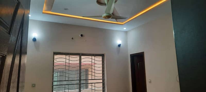 1 kanal upper portion for rent in punjab phase 2 main college road lhr 4