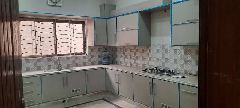 1 kanal upper portion for rent in punjab phase 2 main college road lhr 8