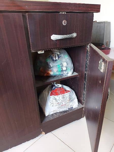 Chipboard Iron Stand and Cabinets for sale urgent (Karachi) 3