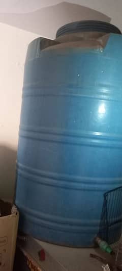 for sale water tank 200 gelon only 8 month use