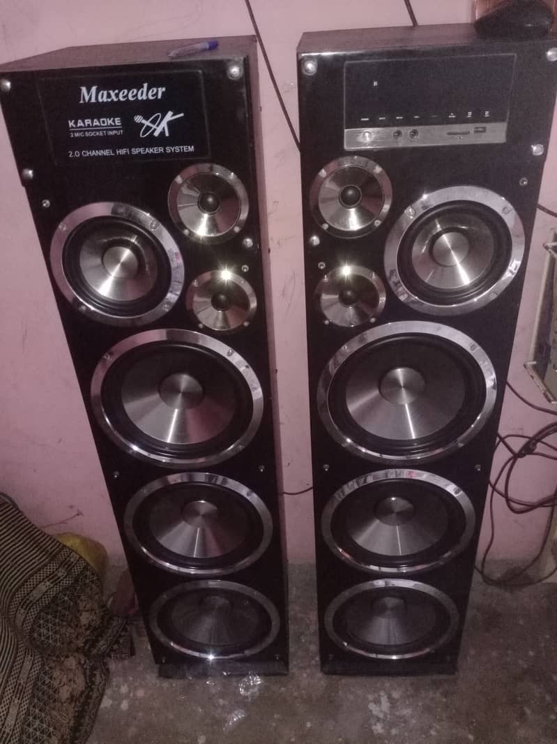 Maxeeder Loud speaker 4.5 foot large 2