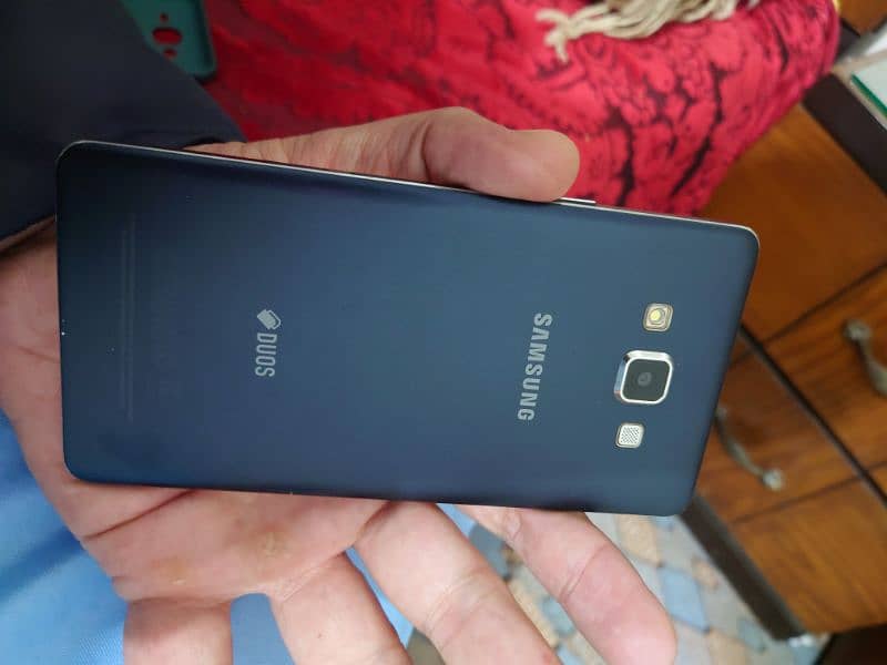 I am selling Samsung a7 best condition minor shade but AMOLED display 2