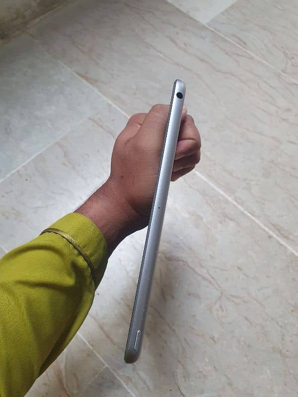 Ipad 5th generation 128gb 1