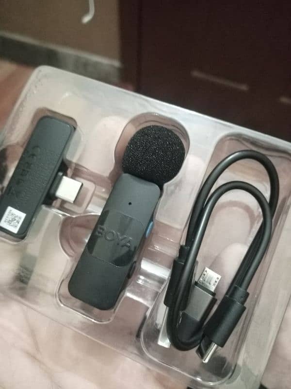 boya . v10. Bluetooth microphone 0