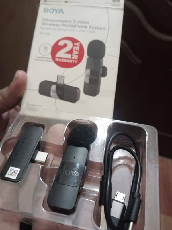 boya . v10. Bluetooth microphone 1