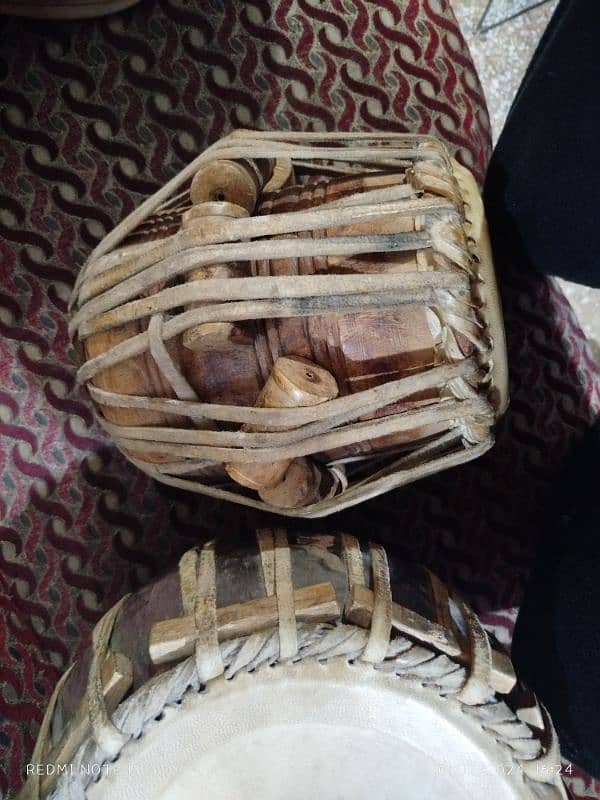 Tabla set in very good condition with bag & support 1