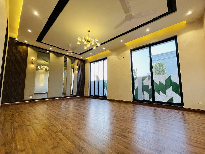 Spacious 1 Kanal House For Sale: Your Dream Home Awaits! 15