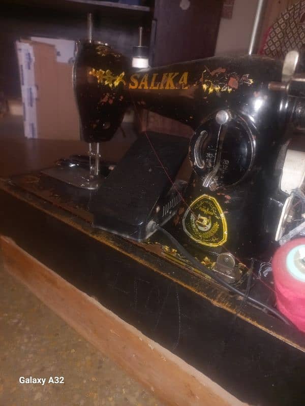 origional SALIKA sewing machine 0