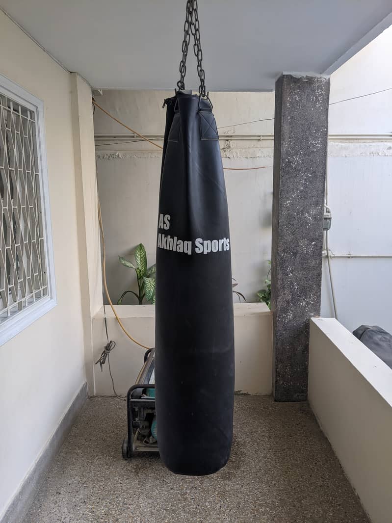 Punching Bag with punching gloves (leather) 4