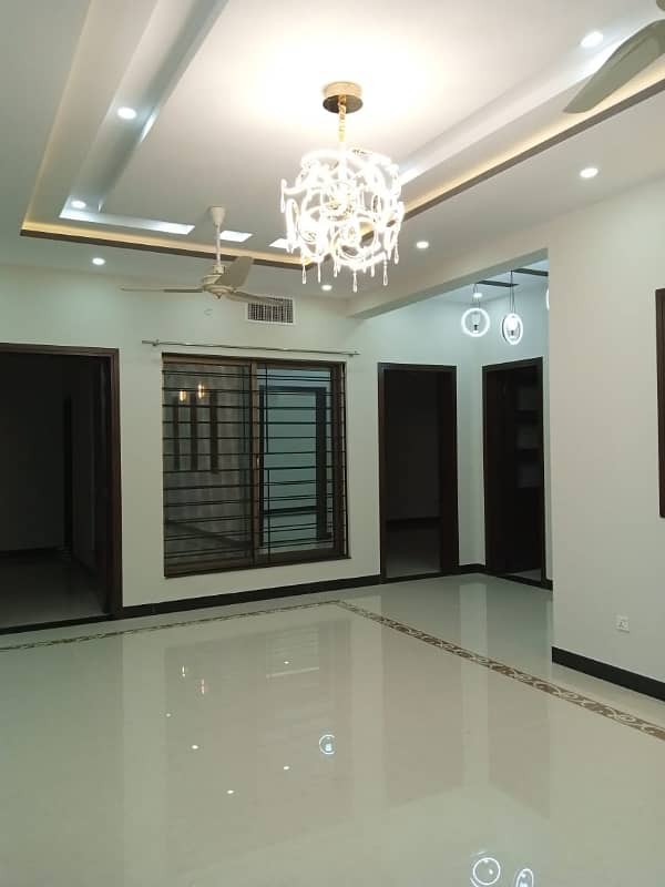 Upper Portion For Rent in G-13 (14 Marla) 1