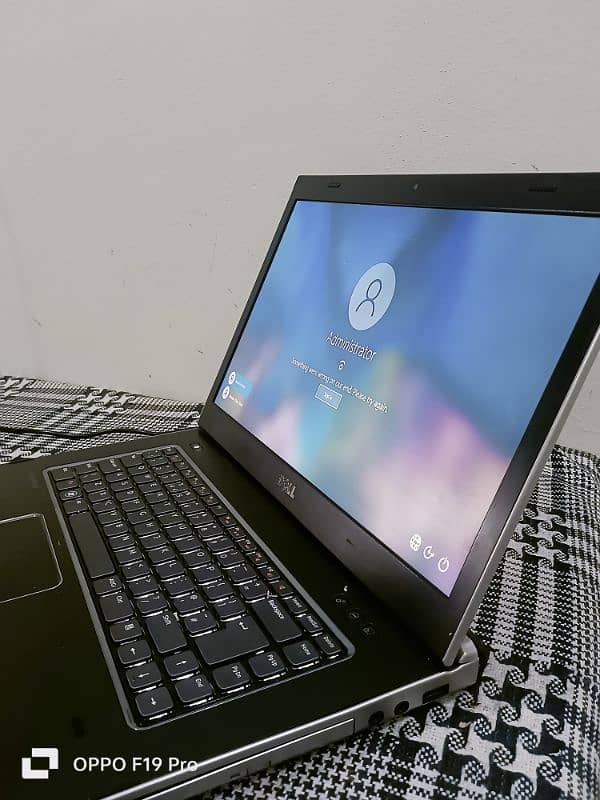 DELL VOSTRO 3550 (core i3) 1