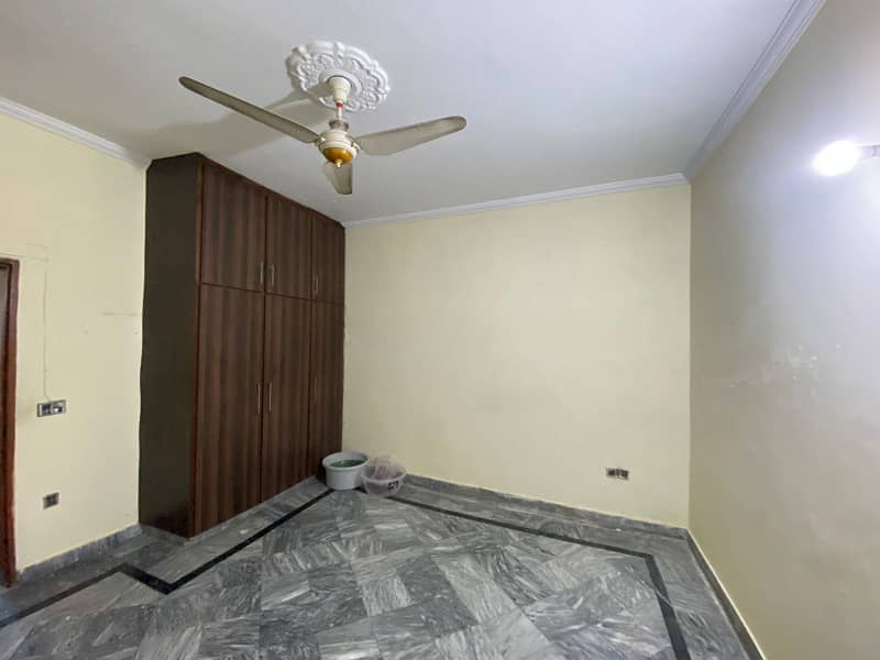 Beautiful Ground Portion 1 bed Drawing Room Tv Lounge For Rent Ali Park Near Airport 3