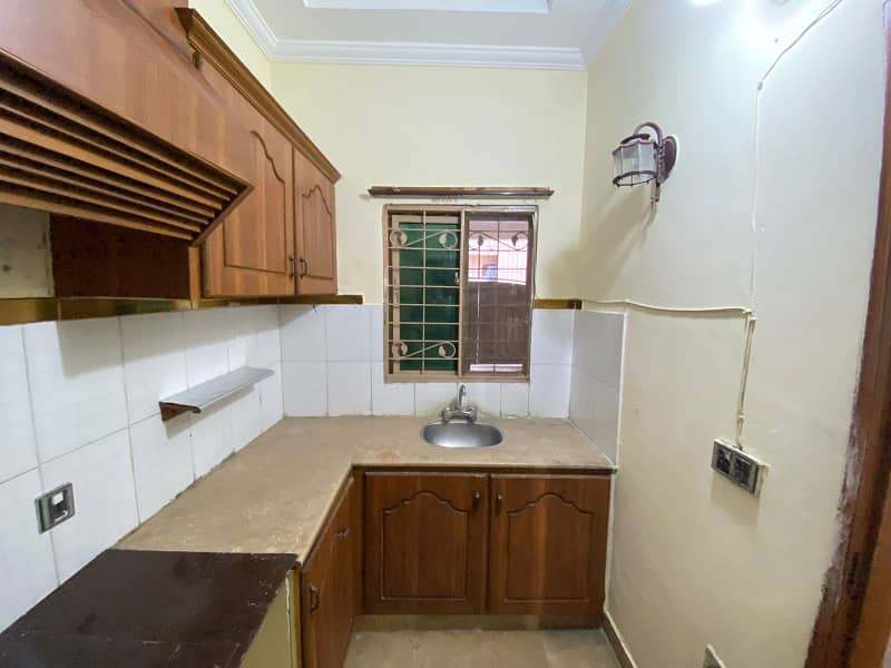 Beautiful Ground Portion 1 bed Drawing Room Tv Lounge For Rent Ali Park Near Airport 5