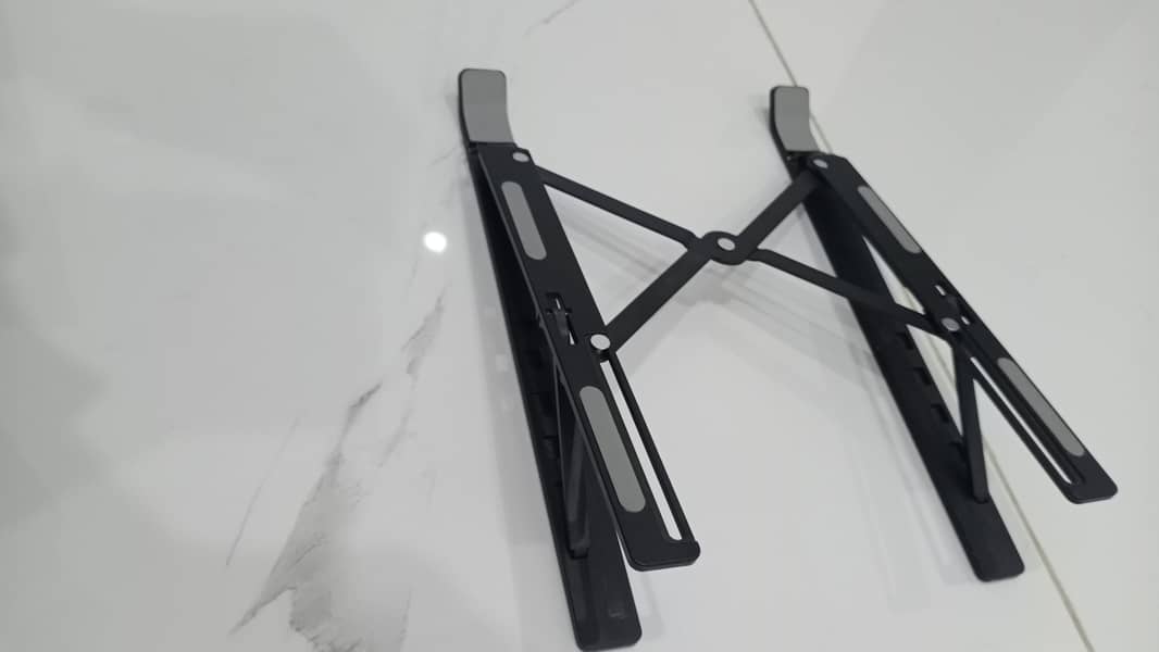 Premium Laptop Stand Black No Scratch's with Professional Look 6 Steps 0