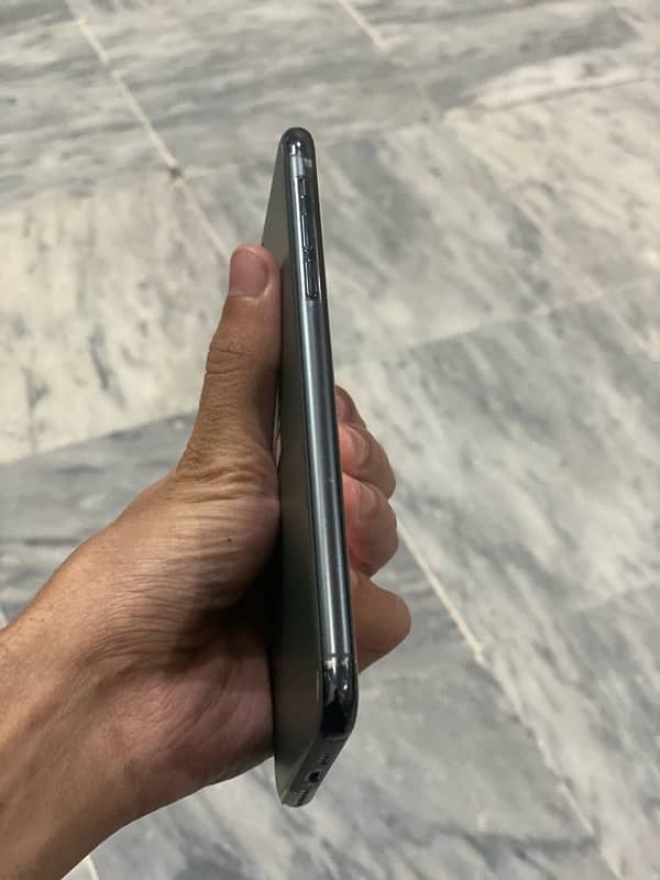 iphone 11 pro max (64gb) 2