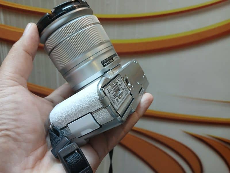 Fujifilm X-A2 Mirrorless in excellent condition. 9