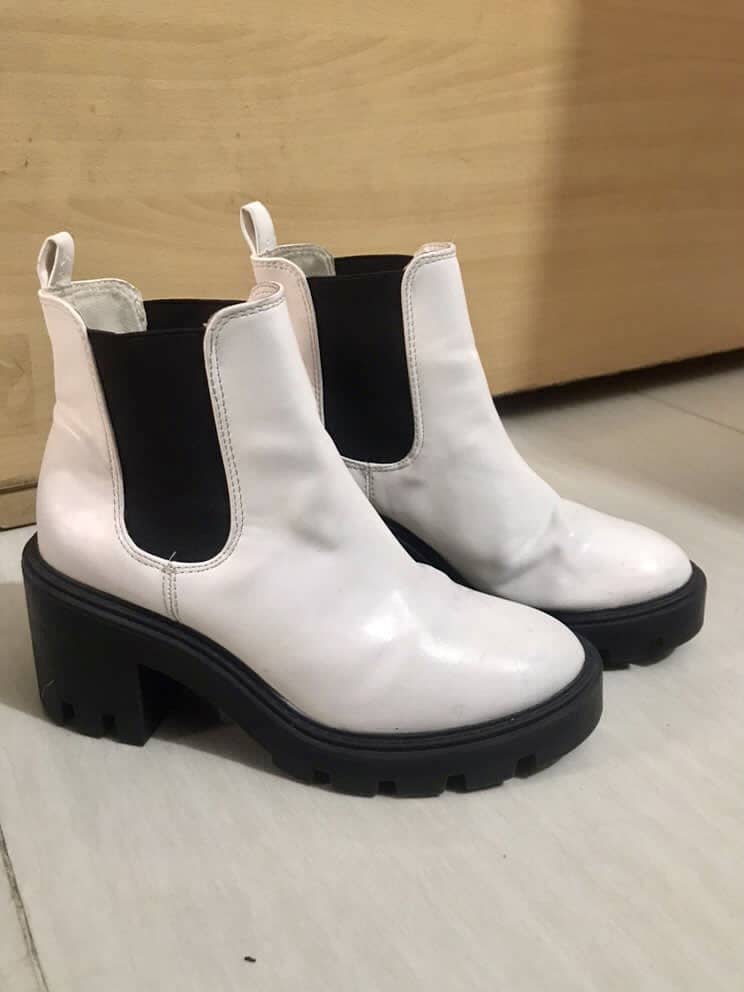 Chalsea white Boots For sale 0