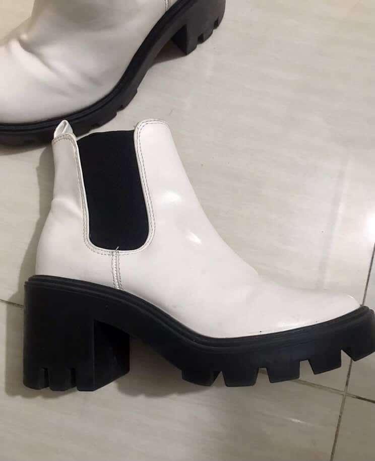 Chalsea white Boots For sale 1