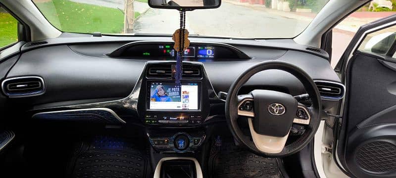 Toyota Prius 2017 4