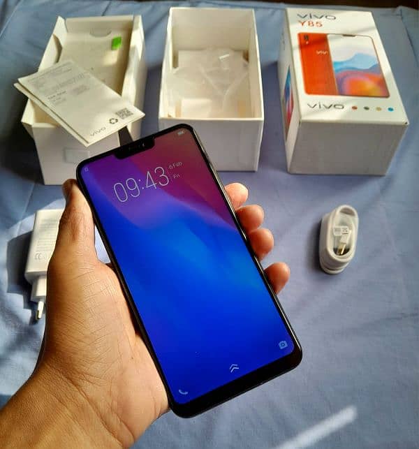 mobile vivo y85 + 4/64GB + complete box 1