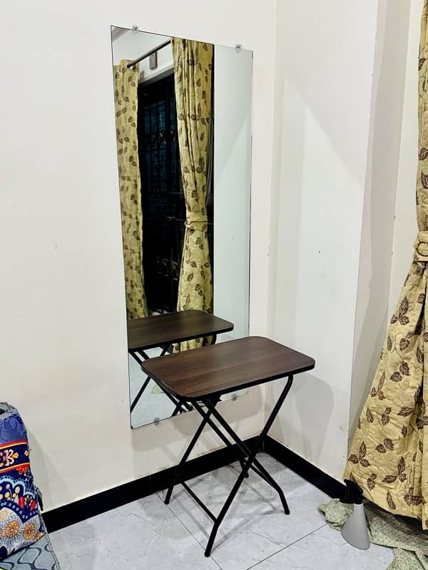 Full body length frameless mirror 5ft - Folding table in new condition 0