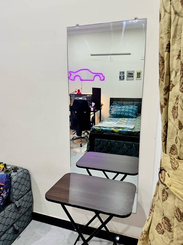 Full body length frameless mirror 5ft - Folding table in new condition 3