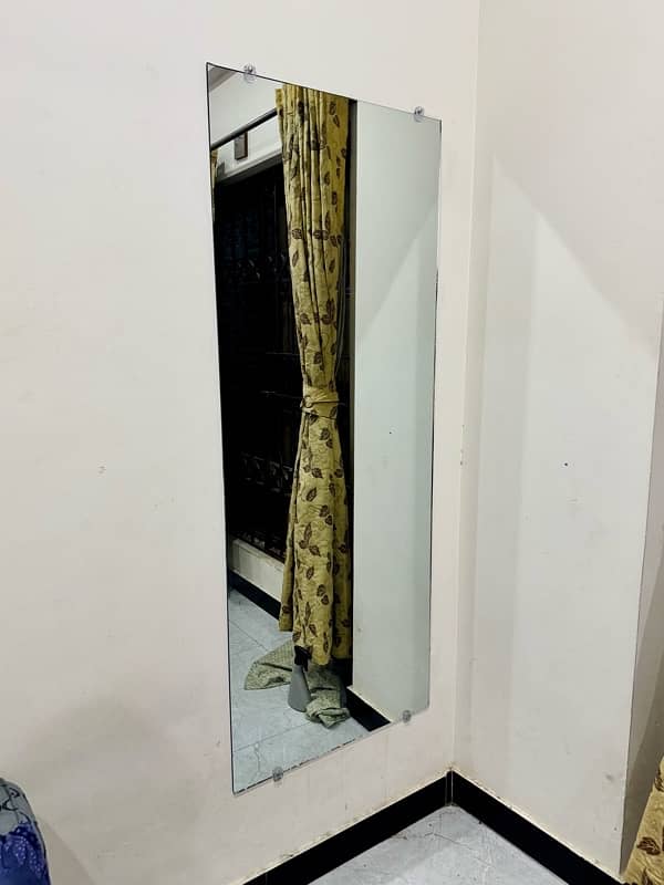 Full body length frameless mirror 5ft - Folding table in new condition 4