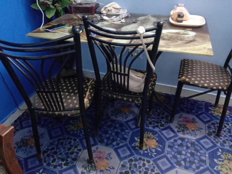 New condition h iron table with 4 chairs 1