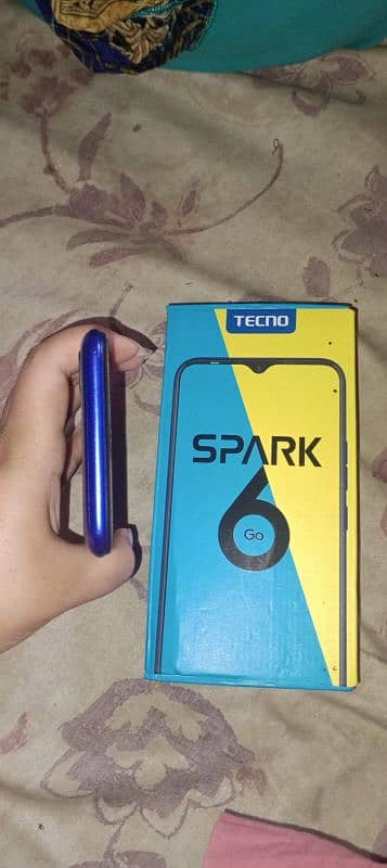 Want to sell Tecno spark 6 go 2/32 4