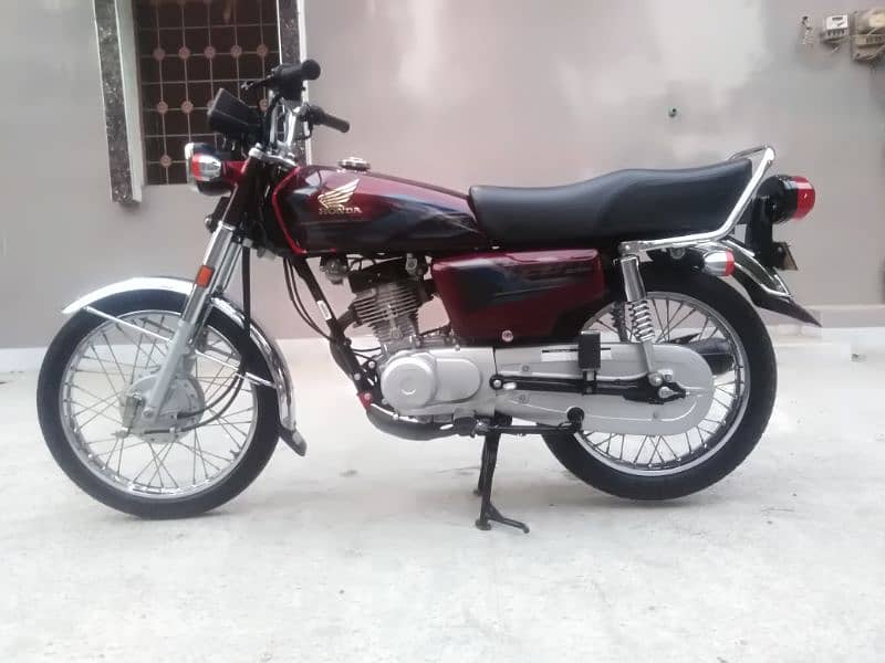 Honda 125cc red colour totally scratchless bike 0300-6612088 1