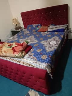 bed dressing and coffie chairs for sale. without meters