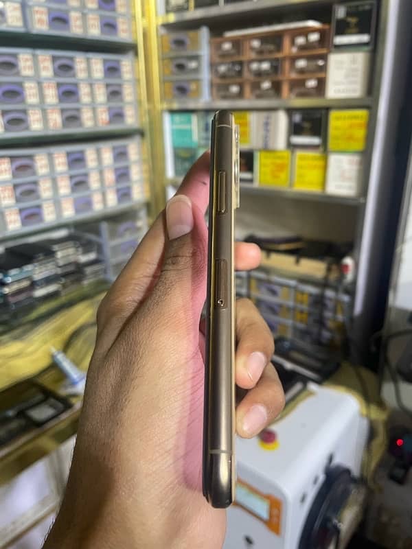 iPhone 11  pro 3